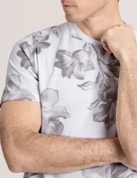 FLORAL GRAPHIC TEE Floral Graphic Tee