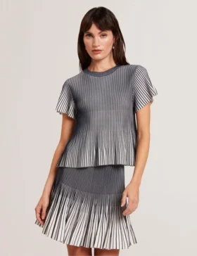 HETHRR Textured Knit Fluted Short Sleeve Top