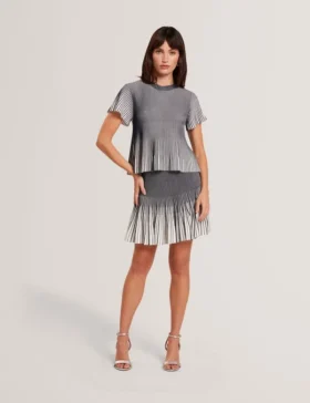 HETHRR Textured Knit Fluted Short Sleeve Top
