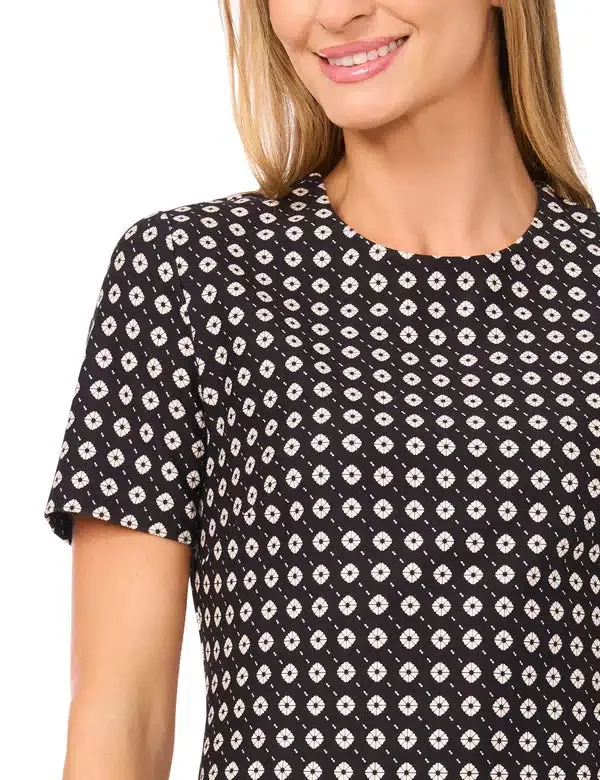 MIDGE Geometric Short Sleeve Knit Top MIDGE Geometric Short Sleeve Knit Top